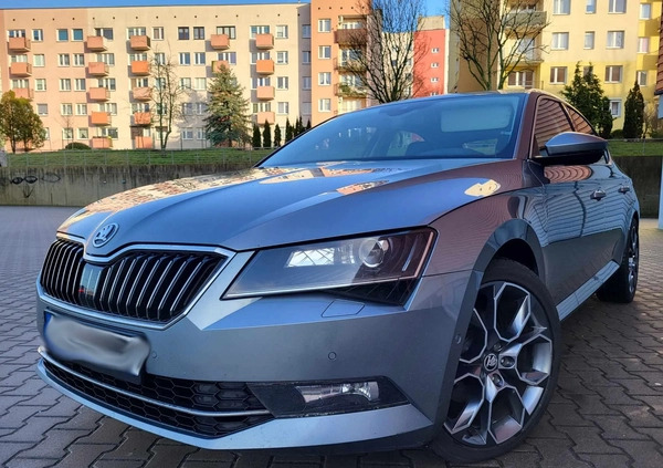 Skoda Superb cena 49900 przebieg: 300000, rok produkcji 2015 z Łasin małe 232